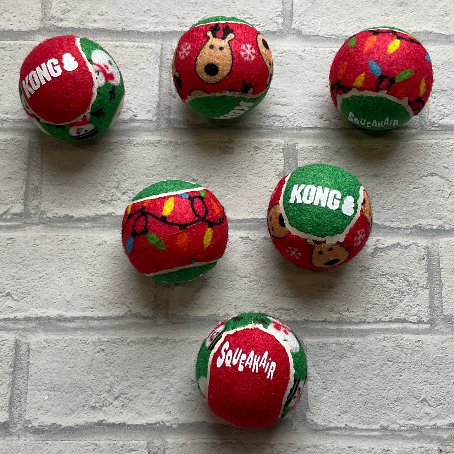 Kong Christmas Squeakair Ball