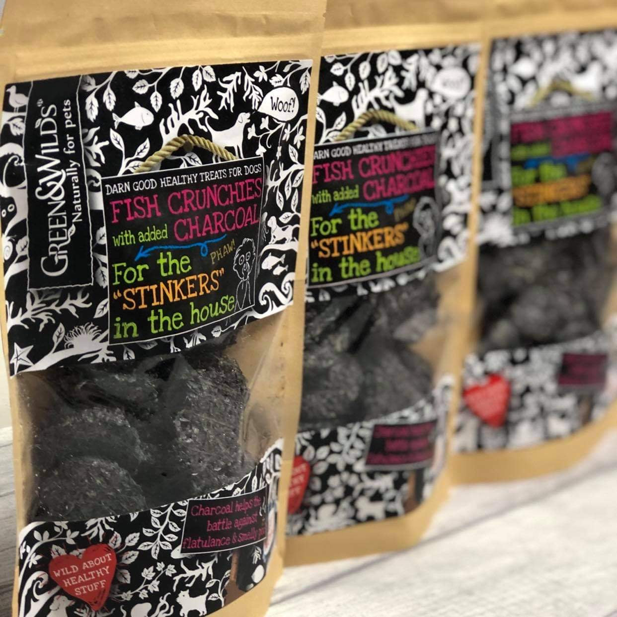 Fish Crunchies with Charcoal Treats - 100g - Green and Wilds